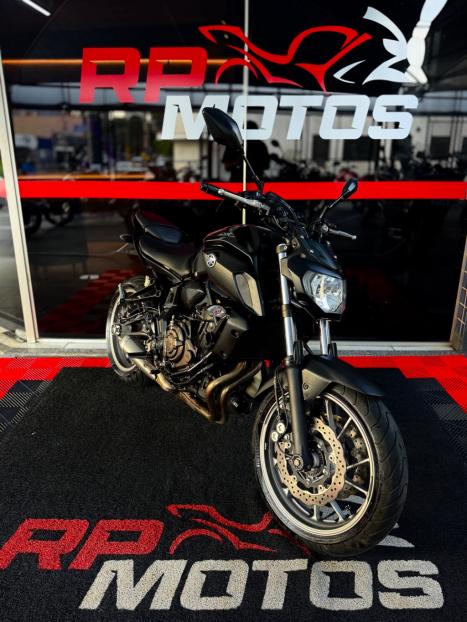 YAMAHA MT-07 700 ABS, Foto 7