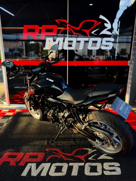 YAMAHA MT-07 700 ABS, Foto 9