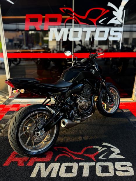 YAMAHA MT-07 700 ABS, Foto 10