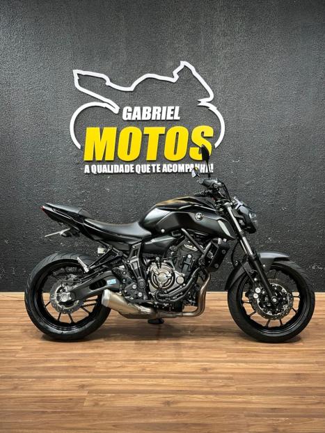 YAMAHA MT-07 700 ABS, Foto 1