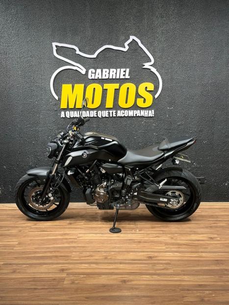 YAMAHA MT-07 700 ABS, Foto 2