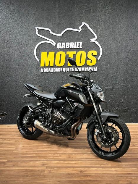 YAMAHA MT-07 700 ABS, Foto 3
