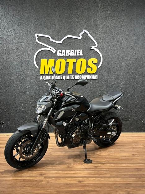 YAMAHA MT-07 700 ABS, Foto 4