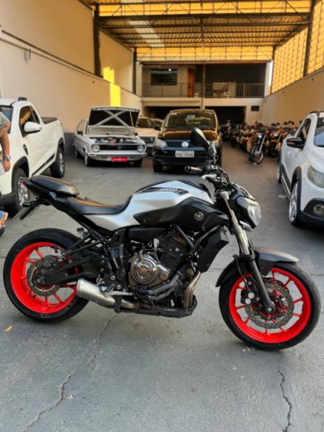 YAMAHA MT-07 700 ABS, Foto 1