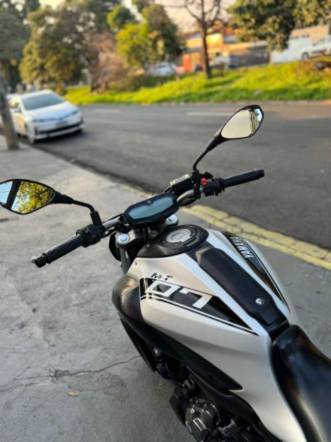 YAMAHA MT-07 700 ABS, Foto 6