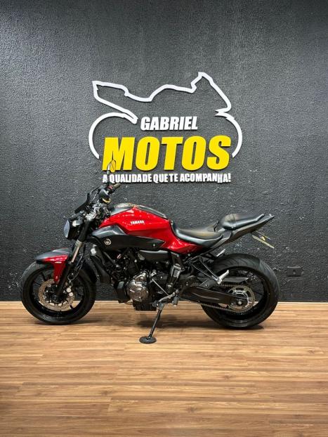 YAMAHA MT-07 700 ABS, Foto 2