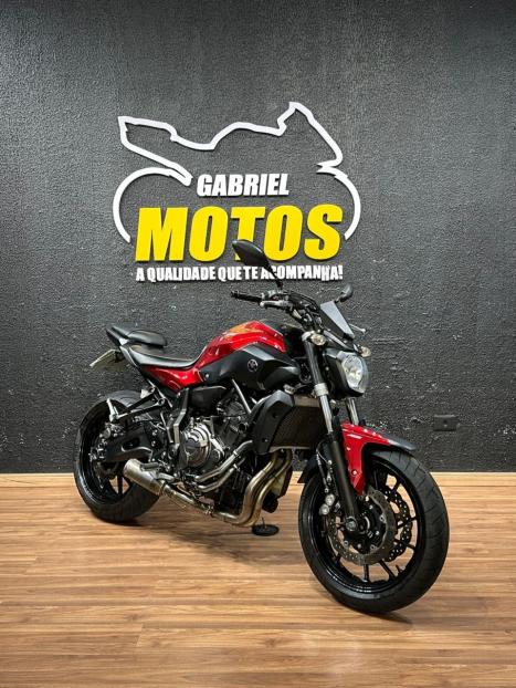 YAMAHA MT-07 700 ABS, Foto 3