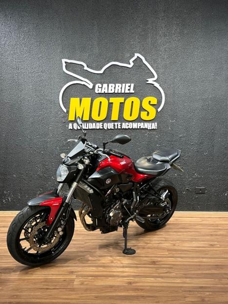 YAMAHA MT-07 700 ABS, Foto 4
