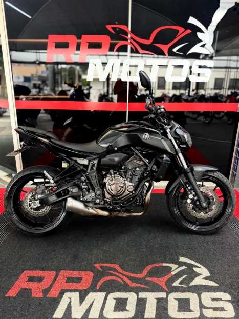 YAMAHA MT-07 700 ABS, Foto 1