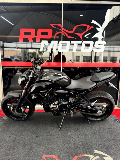 YAMAHA MT-07 700 ABS, Foto 4