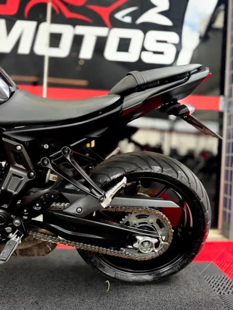 YAMAHA MT-07 700 ABS, Foto 6