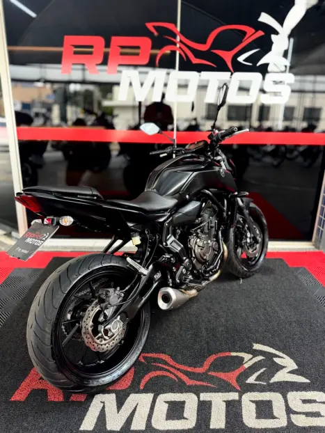 YAMAHA MT-07 700 ABS, Foto 10