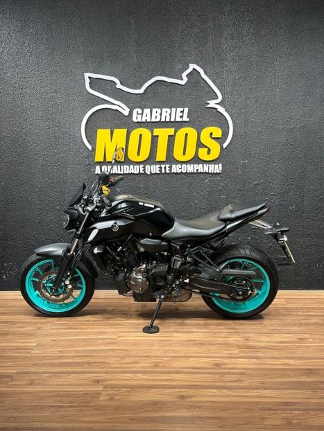 YAMAHA MT-07 700 ABS, Foto 2