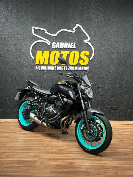 YAMAHA MT-07 700 ABS, Foto 3