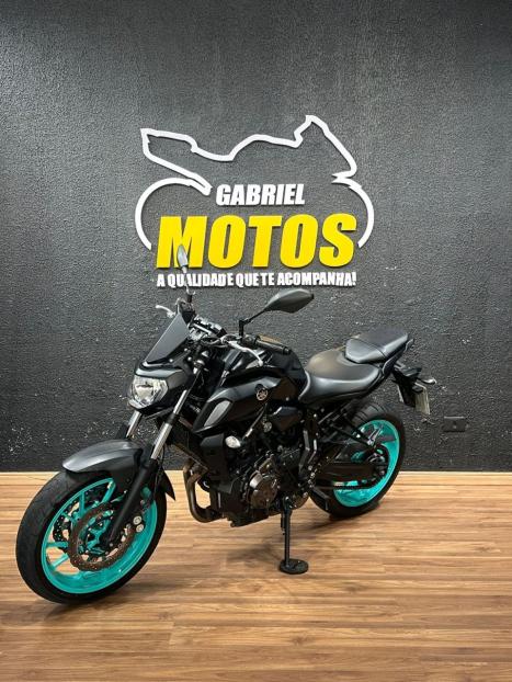 YAMAHA MT-07 700 ABS, Foto 4