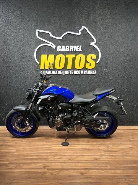 YAMAHA MT-07 700 ABS, Foto 2