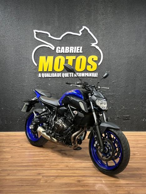 YAMAHA MT-07 700 ABS, Foto 3