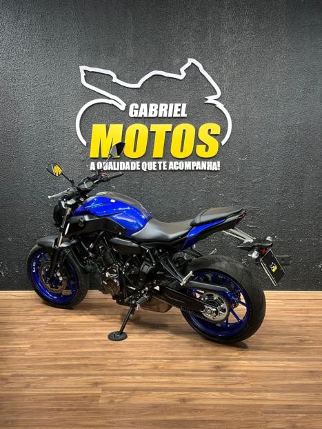 YAMAHA MT-07 700 ABS, Foto 6