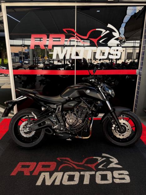 YAMAHA MT-07 700 ABS, Foto 1