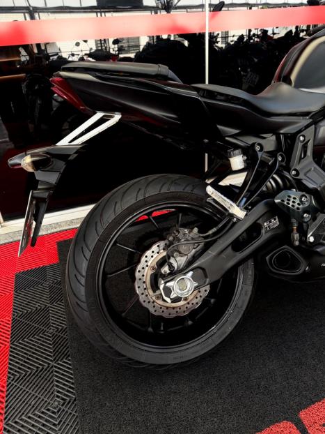 YAMAHA MT-07 700 ABS, Foto 2