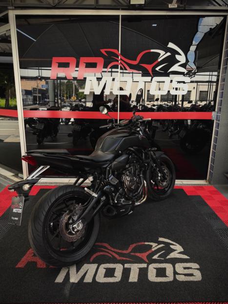 YAMAHA MT-07 700 ABS, Foto 4