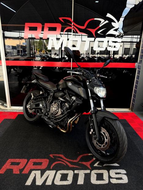YAMAHA MT-07 700 ABS, Foto 5