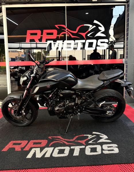 YAMAHA MT-07 700 ABS, Foto 6