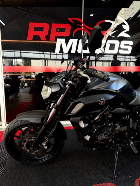 YAMAHA MT-07 700 ABS, Foto 7