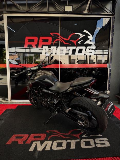 YAMAHA MT-07 700 ABS, Foto 9