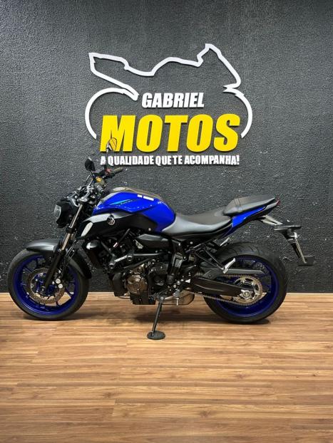 YAMAHA MT-07 700 ABS, Foto 2
