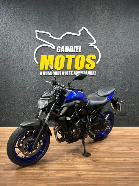 YAMAHA MT-07 700 ABS, Foto 4