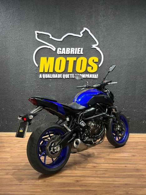 YAMAHA MT-07 700 ABS, Foto 6