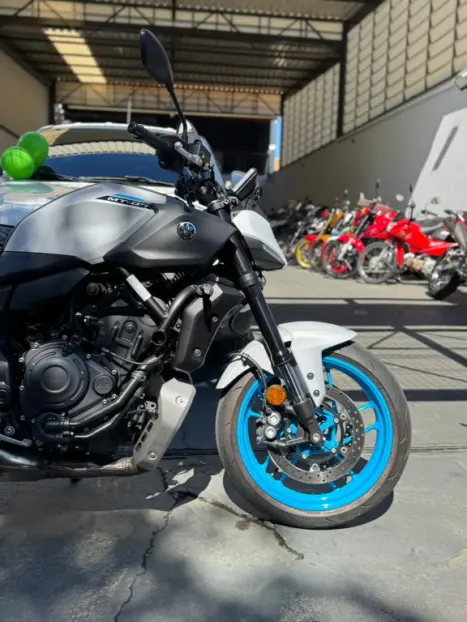 YAMAHA MT-07 700 ABS, Foto 2