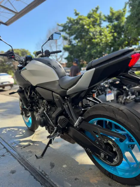 YAMAHA MT-07 700 ABS, Foto 3