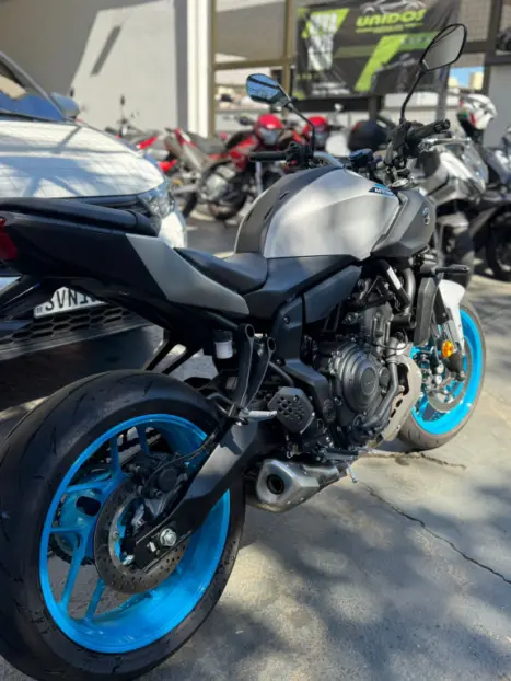 YAMAHA MT-07 700 ABS, Foto 4