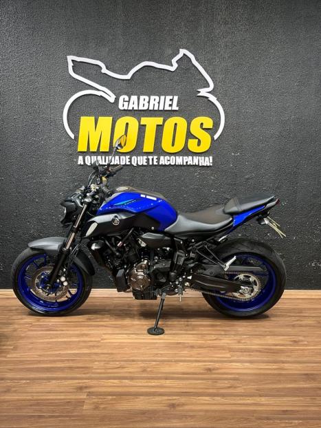 YAMAHA MT-07 700 ABS, Foto 2
