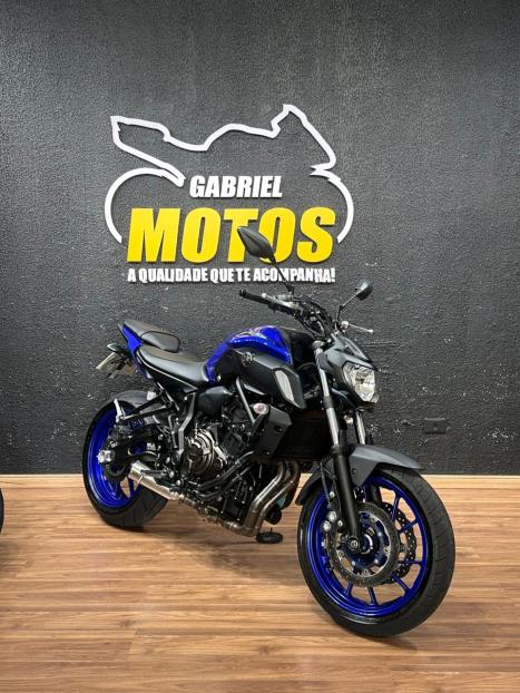YAMAHA MT-07 700 ABS, Foto 3