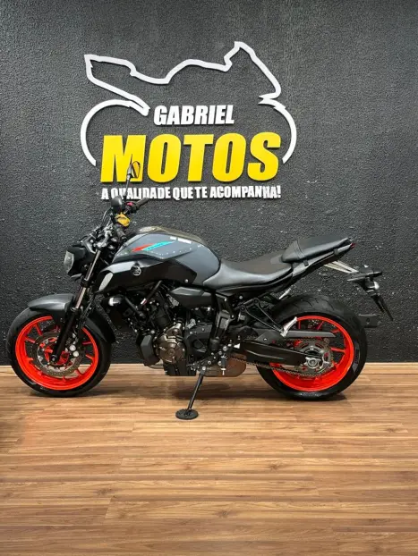 YAMAHA MT-07 700 ABS, Foto 2