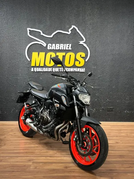 YAMAHA MT-07 700 ABS, Foto 3