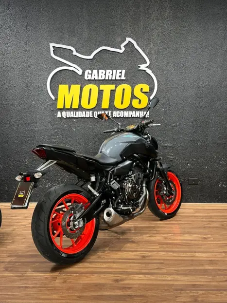 YAMAHA MT-07 700 ABS, Foto 6