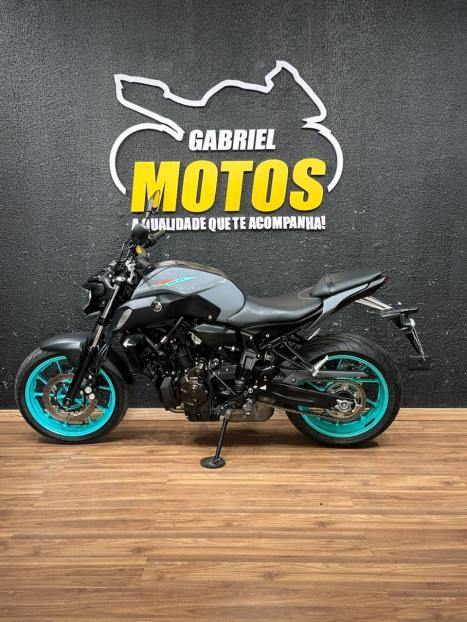 YAMAHA MT-07 700 ABS, Foto 2