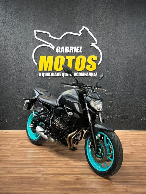 YAMAHA MT-07 700 ABS, Foto 3