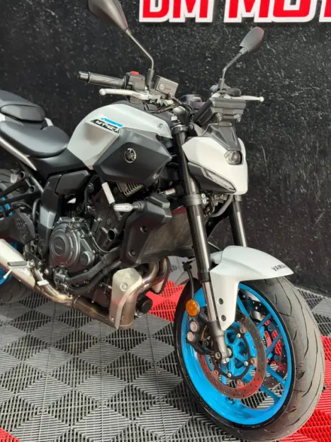 YAMAHA MT-07 700 ABS, Foto 2
