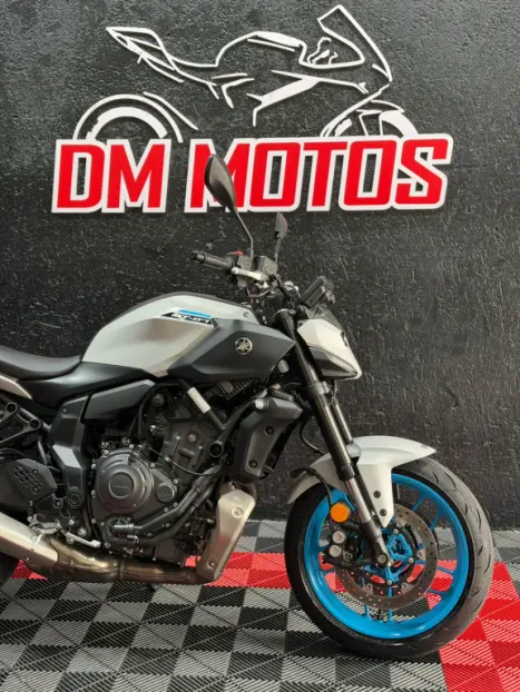 YAMAHA MT-07 700 ABS, Foto 3