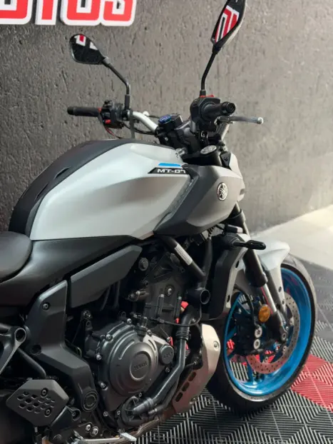 YAMAHA MT-07 700 ABS, Foto 4