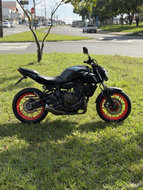 YAMAHA MT-07 700 ABS, Foto 2