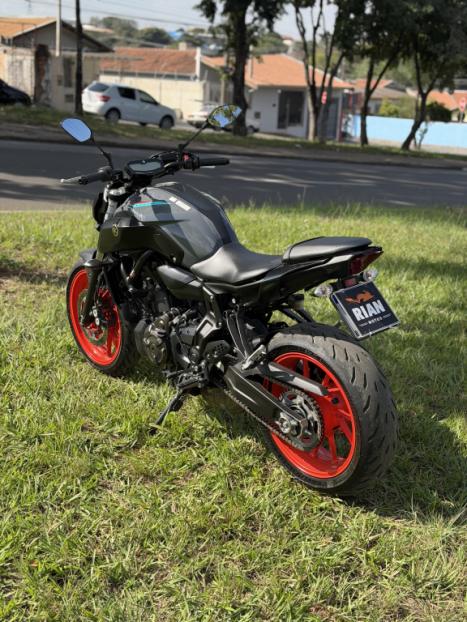 YAMAHA MT-07 700 ABS, Foto 4