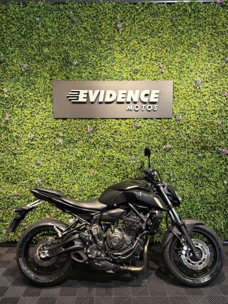YAMAHA MT-07 700 ABS, Foto 2