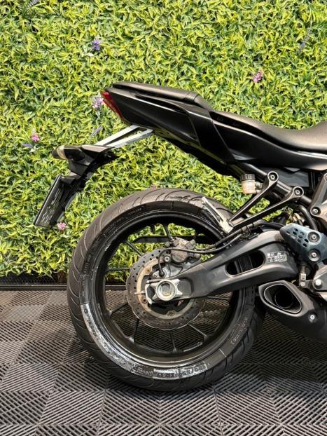 YAMAHA MT-07 700 ABS, Foto 3
