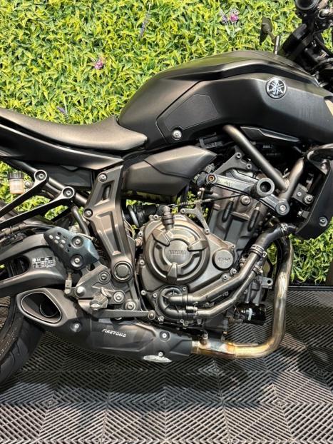 YAMAHA MT-07 700 ABS, Foto 4